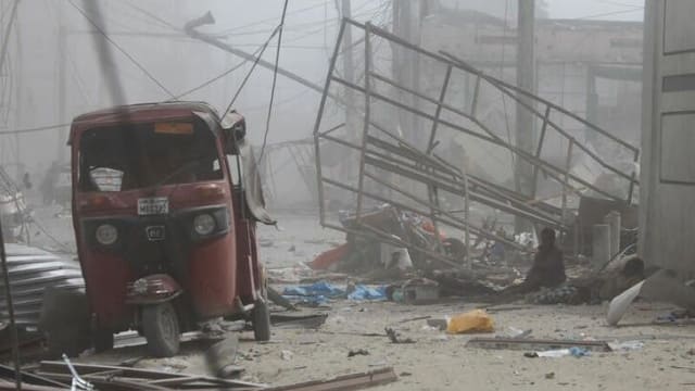 索马里发生两起汽车炸弹爆炸 至少100人死300人伤