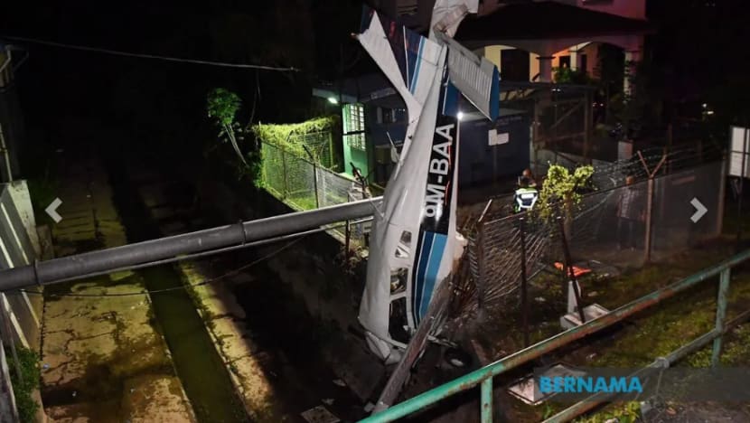 Jurulatih penerbangan maut; seorang lagi cedera selepas pesawat ringan terhempas di Ipoh Jurulatih penerbangan maut; seorang lagi cedera selepas pesawat ringan terhempas di Ipoh