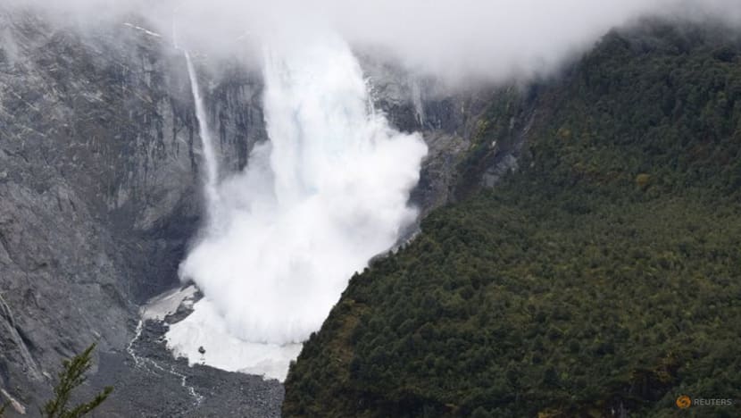 Mountain glacier in Chile's Patagonia collapses amid high temperatures