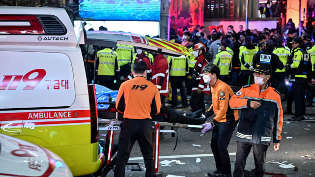 韩国消防单位：梨泰院事件导致至少20人受伤