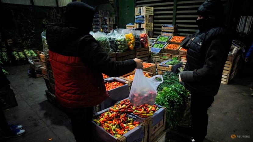 Analysis-Food export bans, from India to Argentina, risk fueling inflation Analysis-Food export bans, from India to Argentina, risk fueling inflation
