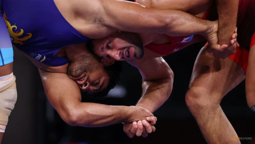 Olympics-Wrestling-Japan's Susaki storms into final, Sadulaev v Snyder for gold Olympics-Wrestling-Japan's Susaki storms into final, Sadulaev v Snyder for gold