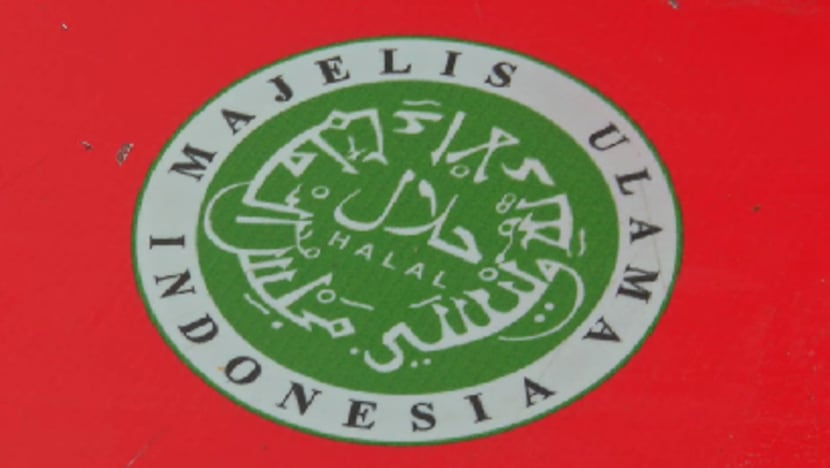 Sijil halal kini diwajibkan di Indonesia; produk tidak halal harus dilabel dengan jelas Sijil halal kini diwajibkan di Indonesia; produk tidak halal harus dilabel dengan jelas