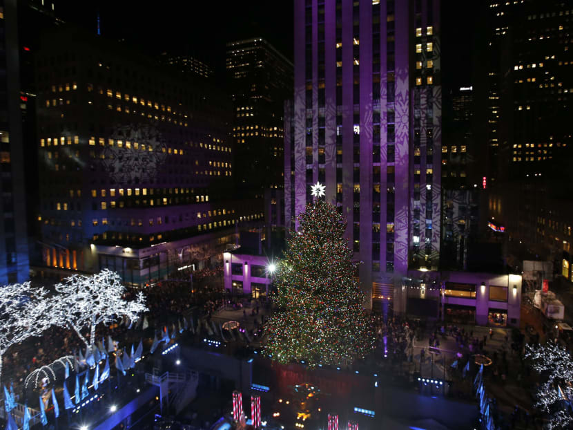 Thousands gather for NYC Christmas tree lighting TODAY