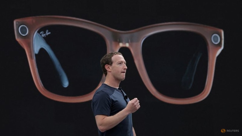 Smart glasses luxottica hotsell