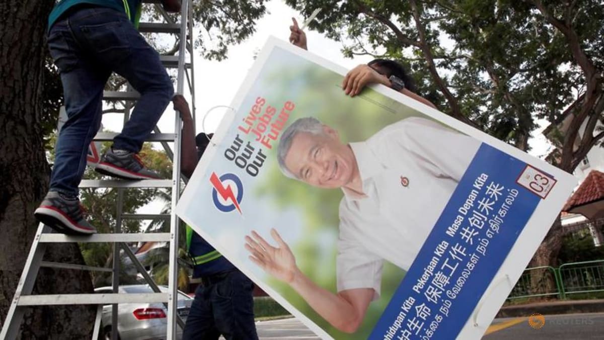 Orang yang didenda karena mengotori poster pemilihan PAP dalam penuntutan pertama mengatakan dia tidak dapat mencapai poster SDP