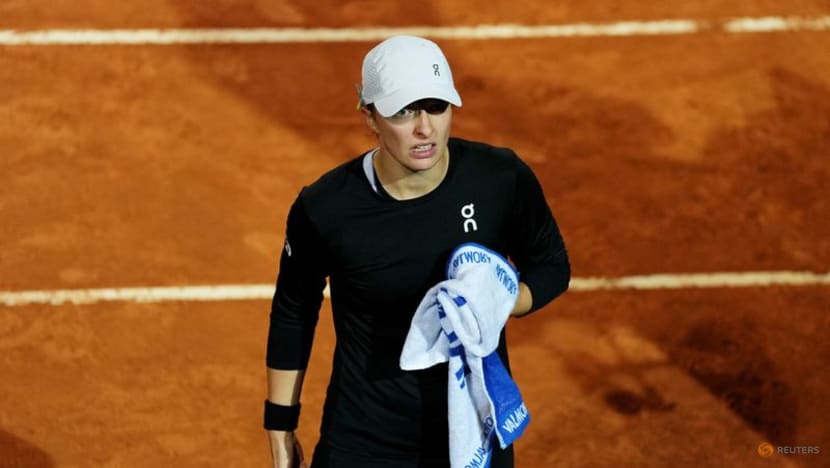 Swiatek 'plays it safe' with Rome retirement ahead of French Open defence