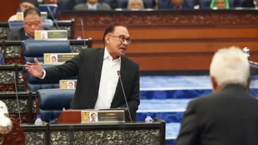 Ahli parlimen PN keluar dewan bantah dakwaan PM Anwar mengenai kes Ahmad Zahid