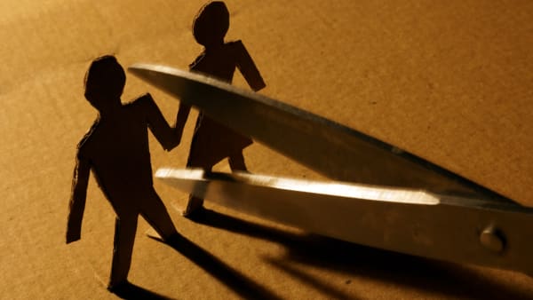 Woman gave over S$210,000 to man she thought would marry her; sues and gets money back - Vimarsana News
