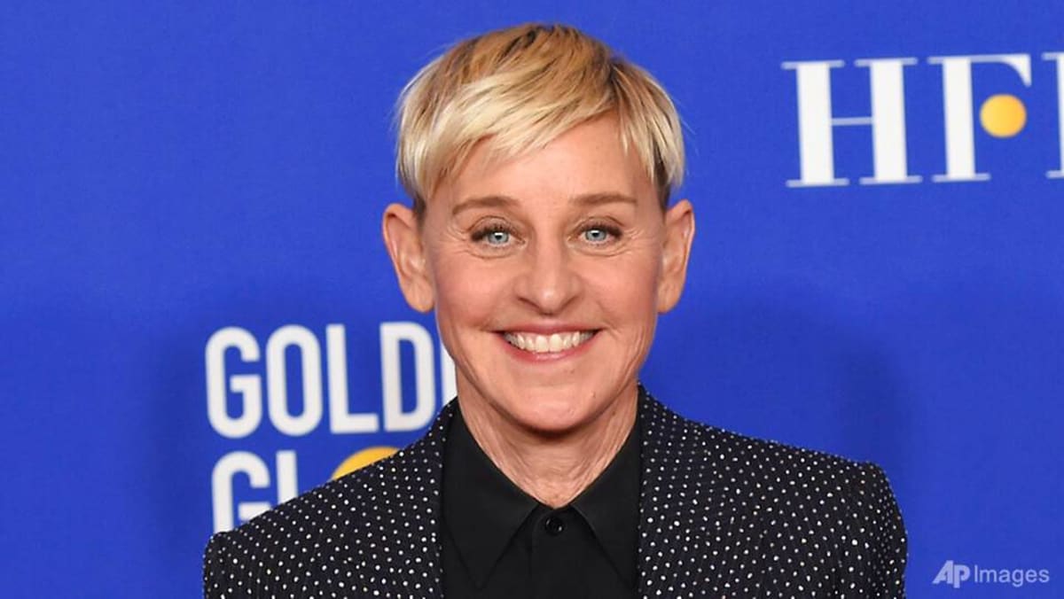 Pembawa acara TV Ellen DeGeneres akan membahas skandal di tempat kerja ketika acara bincang-bincang itu kembali
