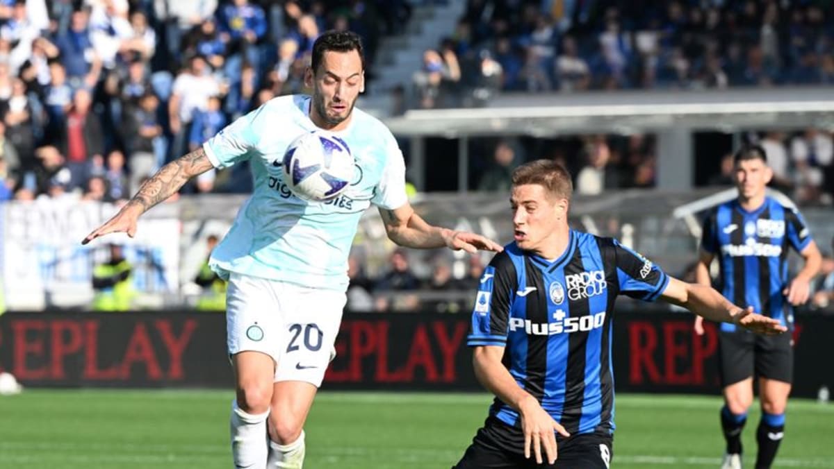 Dua gol Dzeko mengirim Inter ke posisi keempat dengan kemenangan 3-2 di Atalanta