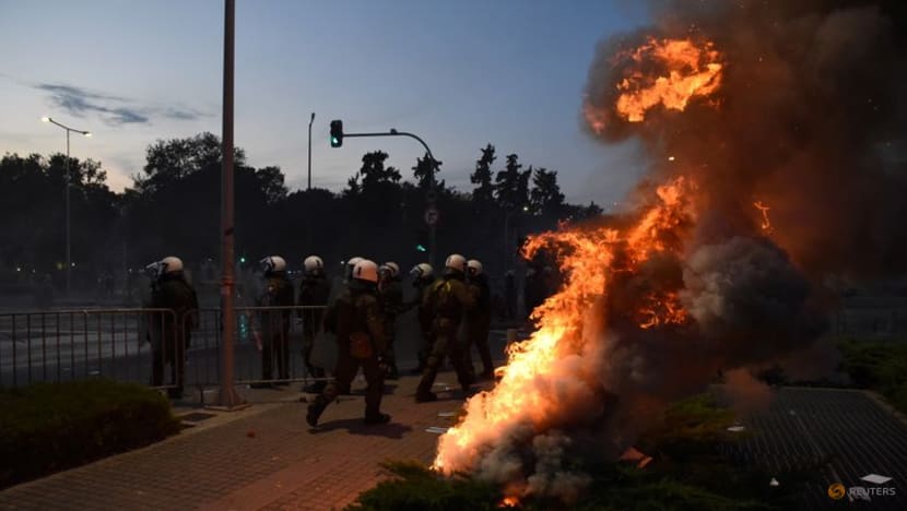 Anti COVID-19 vaccine protesters clash with police in Greece Anti COVID-19 vaccine protesters clash with police in Greece