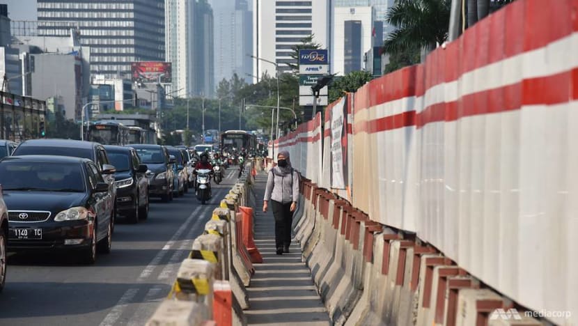 Jakarta's pedestrians jostle for space, navigate unsafe pavements 