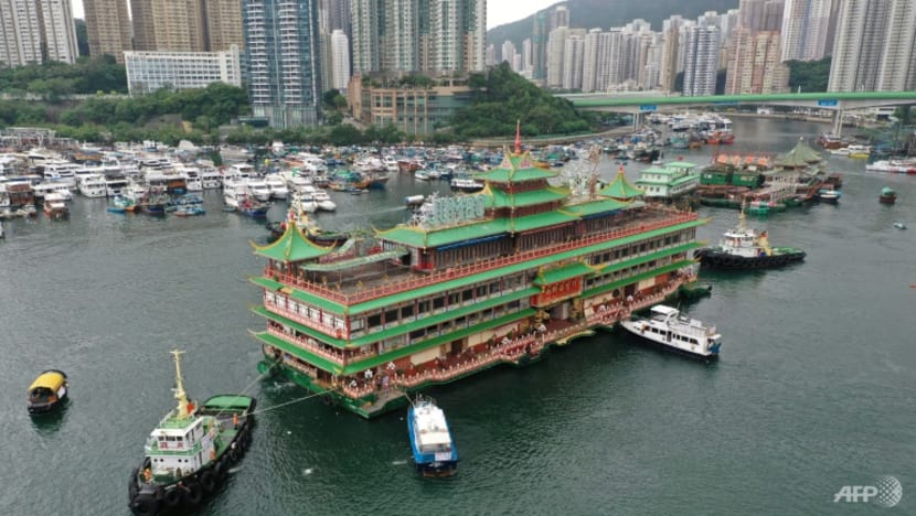  Hong Kong's famous Jumbo Floating Restaurant towed away after half a century