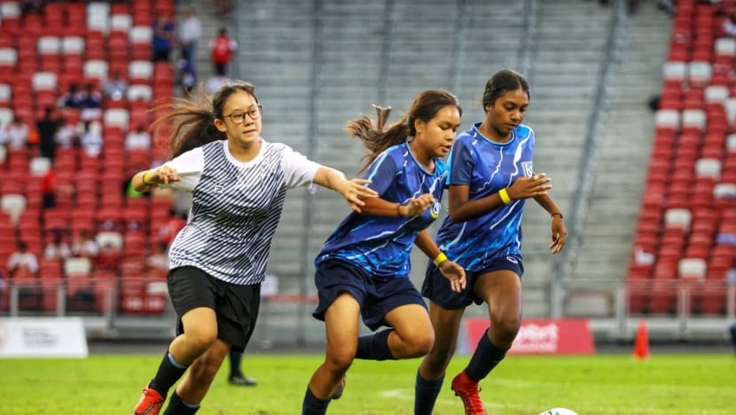 200 atlit Akademi Bola Sepak Sekolah sertai perlawanan persahabatan di Stadium Negara