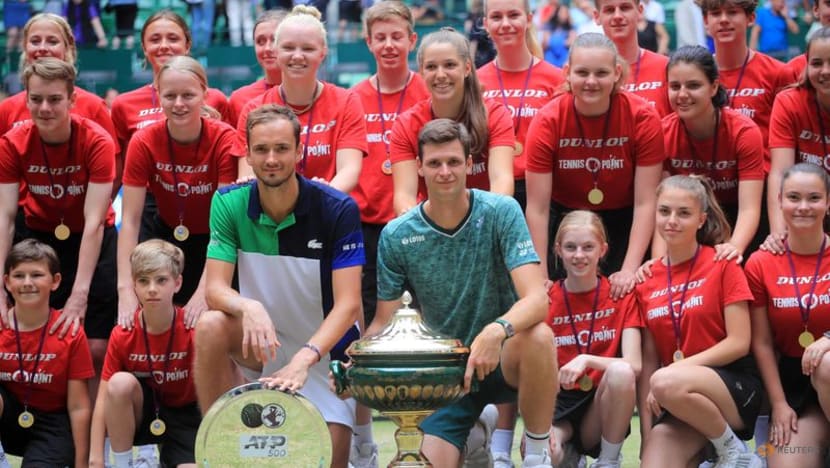 Hurkacz thrashes Medvedev for Halle title, sounds Wimbledon warning Hurkacz thrashes Medvedev for Halle title, sounds Wimbledon warning