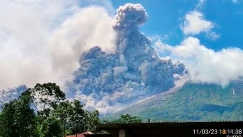 Indonesia's Merapi volcano erupts, spews hot lava Indonesia's Merapi volcano erupts, spews hot lava