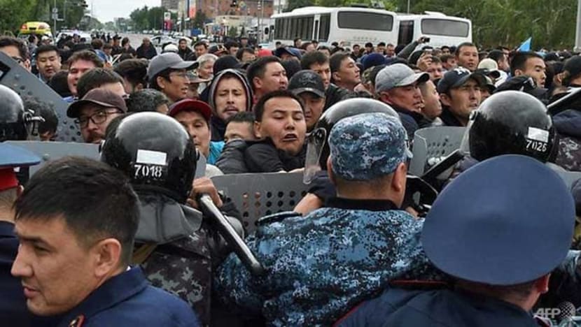 Ratusan diberkas dalam bantahan pilihan raya Kazakhstan