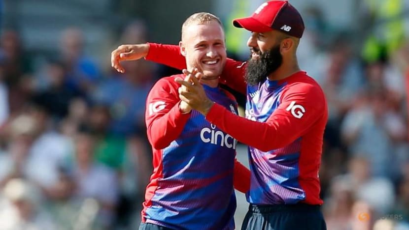 Cricket-Spinners shine as England beat Pakistan to level T20 series 1-1 Cricket-Spinners shine as England beat Pakistan to level T20 series 1-1