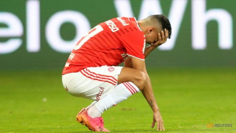 Soccer-Sao Paulo beat Inter 2-0 to record first league win in 2021 Soccer-Sao Paulo beat Inter 2-0 to record first league win in 2021
