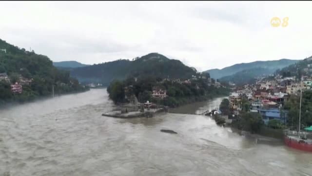 印度暴雨所引发洪水和土崩 造成至少15人死亡