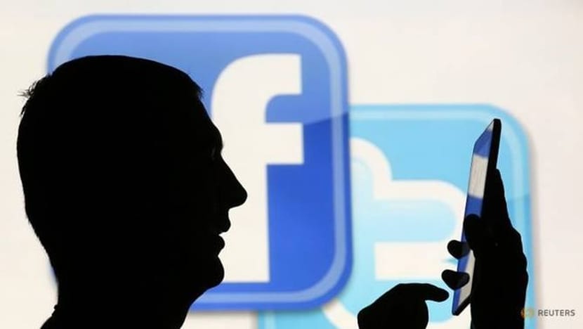 Syarikat gergasi media sosial, telko, berucap di perbincangan terbuka kepalsuan online