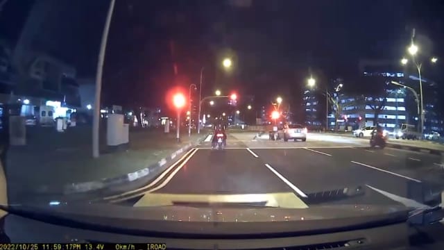 32岁宝马司机涉嫌酒驾 闯红灯撞电动脚踏车骑士