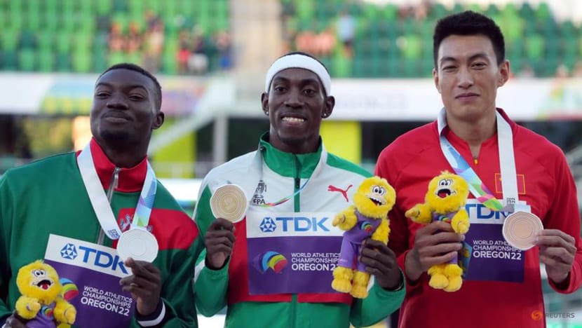 US women stun Jamaica in relays, men falter again US women stun Jamaica in relays, men falter again