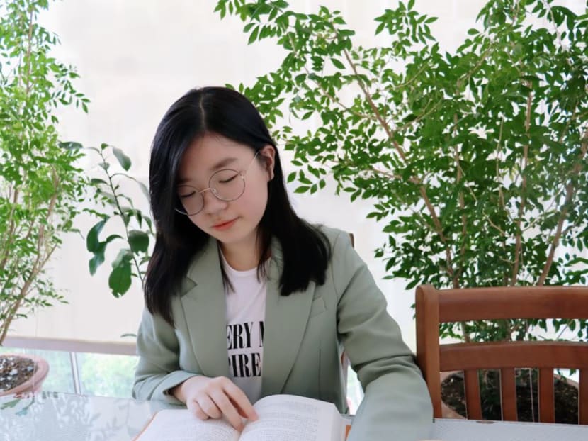 This Singaporean student found it tough adjusting to life at Peking University in her first semester, but the next two semesters spent online in Singapore have given her the space to step back and reevaluate her objectives. 