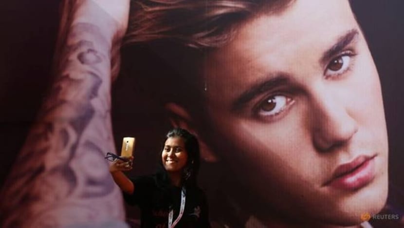 Peminat pujuk Justin Bieber batal konsert Britain; bimbang isu keselamatan