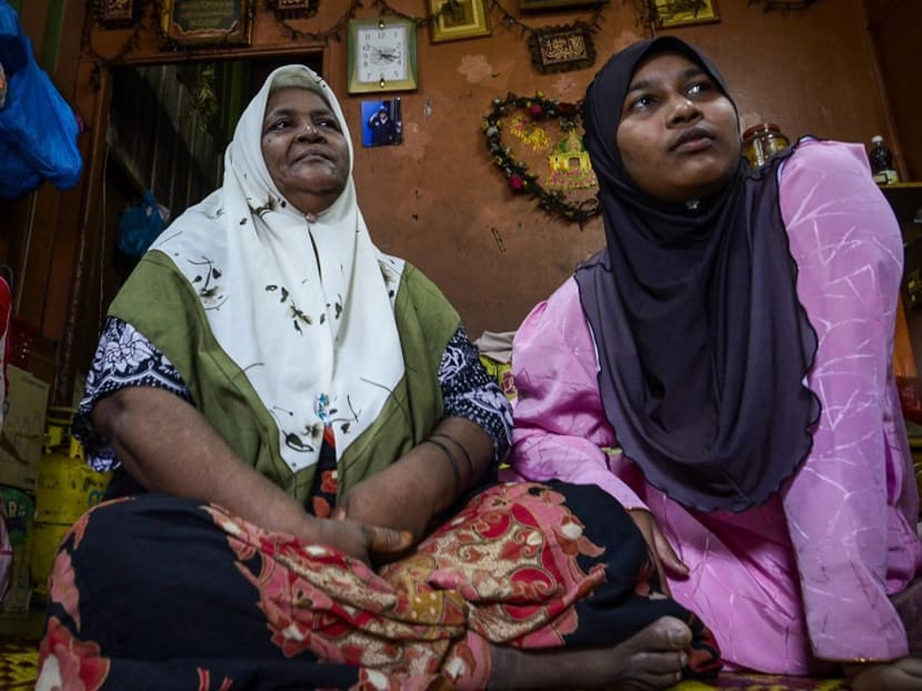 Rohingya refugee Banu Hassan and her granddaughter Zahida Ismail have been living in Selangor for 10 years and are keen to contribute to the Malaysian economy. Photo: The Malaysian Insider