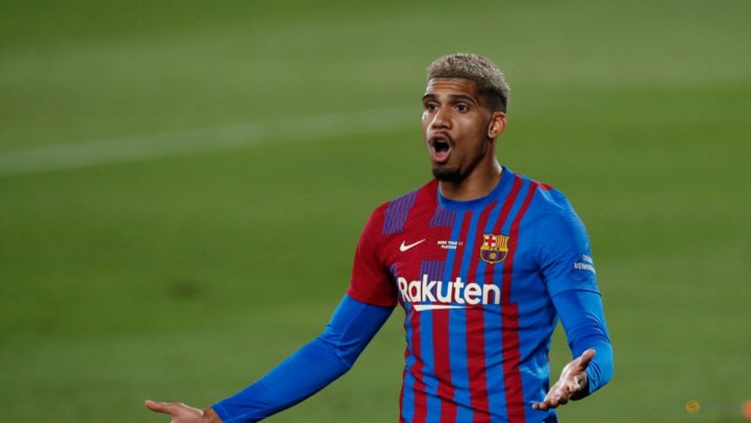 Barca's Araujo suffers hamstring injury with Uruguay, to miss Brazil clash Barca's Araujo suffers hamstring injury with Uruguay, to miss Brazil clash