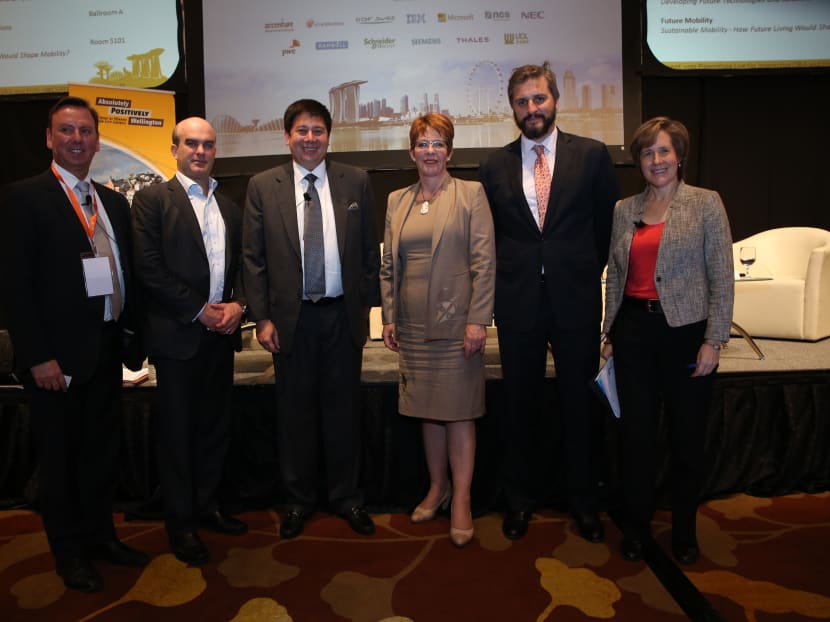 Speakers at the dialogue included Tacloban Mayor Alfred Romualdez (third from left) and Wellington Mayor Celia 
Wade-Brown (third from right). PHOTO: WORLD CITIES SUMMIT