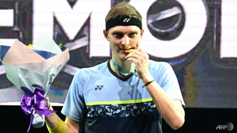 Momota thrashed by Axelsen in Malaysia final Momota thrashed by Axelsen in Malaysia final