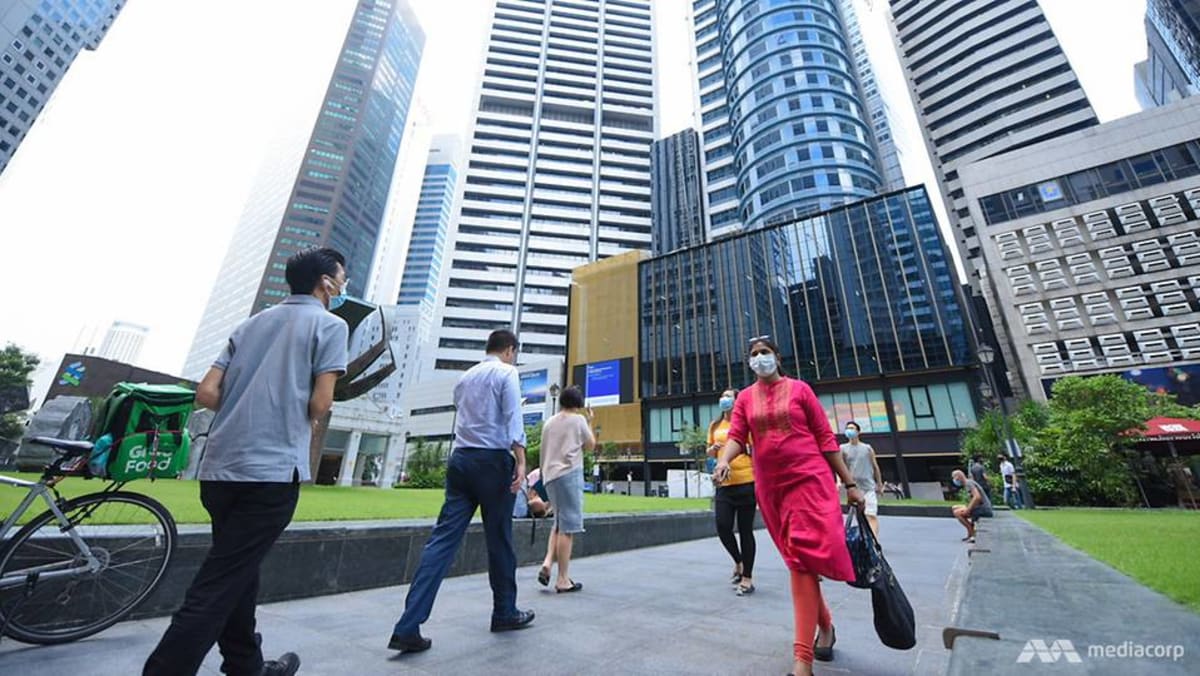 Singapura mempertahankan perkiraan PDB tahun 2021 karena ekonomi menyusut 5,4% tahun lalu, lebih rendah dari perkiraan