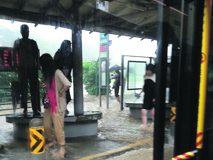 Floods hit western Singapore