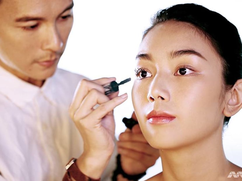 Want naturally luscious lashes without using falsies? Clarence Lee shows us how Want naturally luscious lashes without using falsies? Clarence Lee shows us how