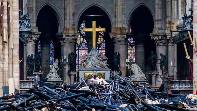 Derma berterusan untuk Notre-Dame dipalit kontroversi