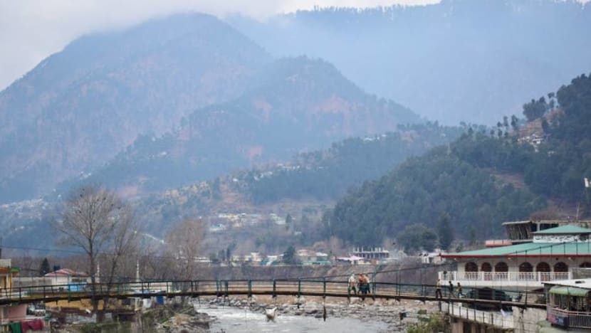 Indian shelling kills four civilians in Pakistan: Officials Indian shelling kills four civilians in Pakistan: Officials