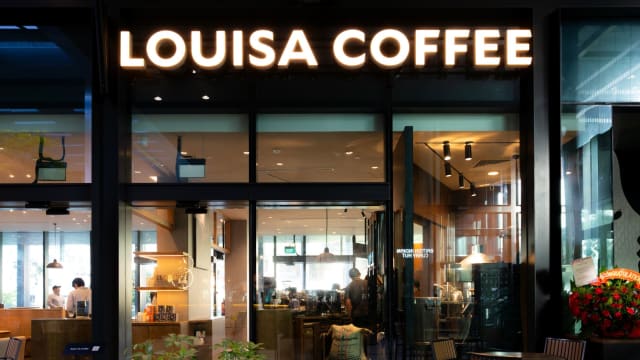 店内新鲜烘焙咖啡豆　台湾品牌Louisa Coffee进驻新加坡！