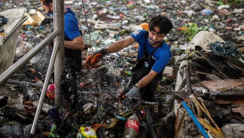 Philippine 'river warriors' fight tide of trash for cleaner future Philippine 'river warriors' fight tide of trash for cleaner future