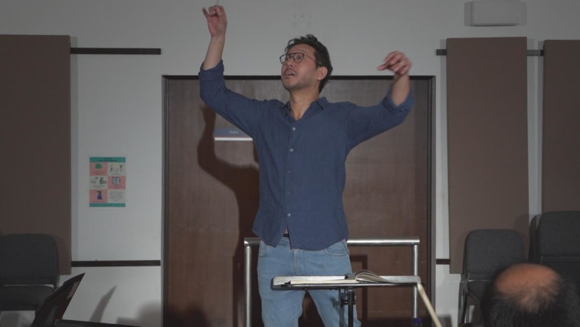 Jason%20Lai,%20Conductor%20of%20the%20Yong%20Siew%20Toh%20Conservatory%20Orchestra,%20is%20on%20mission%20to%20find%20out%20how%20choral%20singing%20can%20slow%20down%20the%20decline%20of%20one%20of%20the%20most%20threatening%20diseases%20to%20an%20ageing%20population.