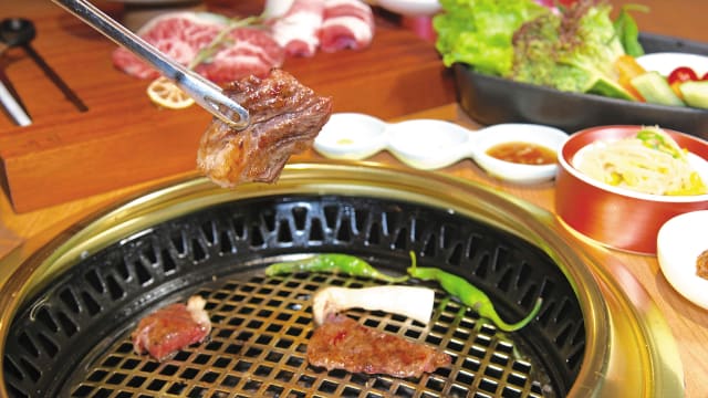 “牛魔王”必去！香港韩式烧烤主推熟成牛肉