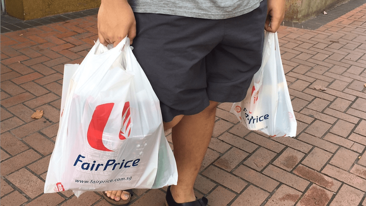 NEA sedang mencari masukan dari masyarakat mengenai usulan supermarket untuk mengenakan biaya kantong plastik mulai tahun depan
