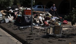 Residents told to evacuate as flood waters rise in regional Australia