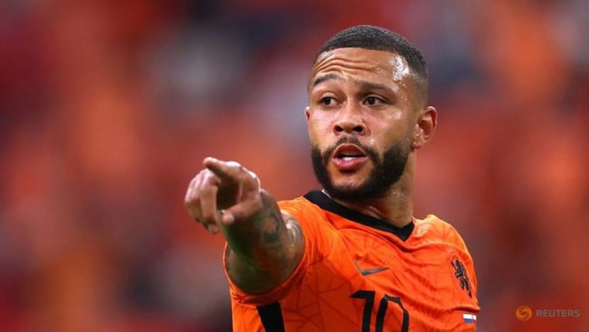 Football: Barcelona to sign Netherlands forward Depay Football: Barcelona to sign Netherlands forward Depay