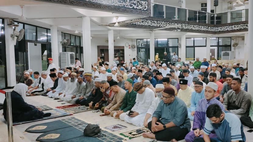 Lebih 8,000 jemaah solat Aidilfitri terakhir di Masjid Darul Makmur sebelum ditutup untuk kerja naik taraf