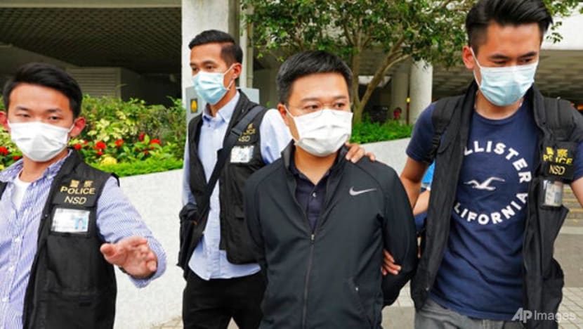 Hong Kong police raid newspaper Apple Daily, arrest 5 including editor-in-chief Hong Kong police raid newspaper Apple Daily, arrest 5 including editor-in-chief