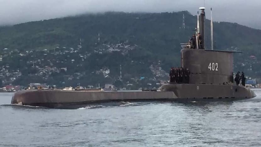 Indonesian navy searching for missing submarine with 53 on board; oil spill found near dive position Indonesian navy searching for missing submarine with 53 on board; oil spill found near dive position