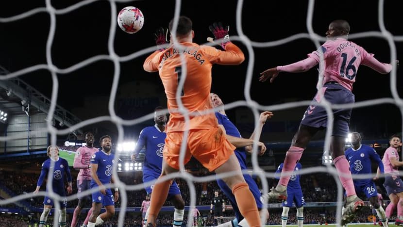 Simms last-gasp goal earns Everton 2-2 draw at Chelsea Simms last-gasp goal earns Everton 2-2 draw at Chelsea